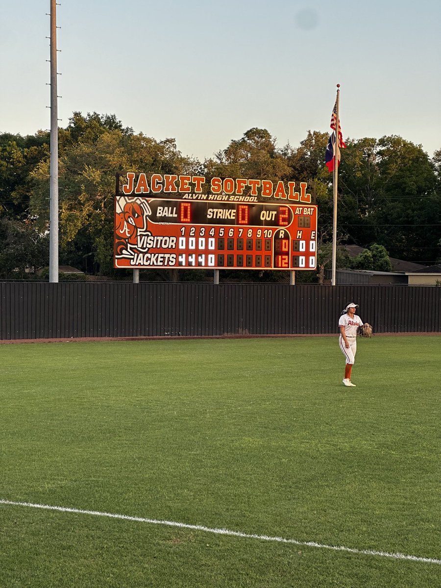 Great job @AlvinSoftball Big win vs the Sharks tonight to stay in the 2 seed! 

#JPND