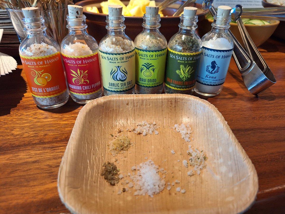 The salt lineup..... Pure sea salt from 2200' below Hawaiian sea @konasaltfarmevents @konasaltfarm @konaseasalt #salt #tasting @fshualalai #pacific ⛱️ #kailua #kona #hawaii #fshualalai #eeeeeats #magnesium #traditional #minerals #health #instadaily #peace #ocean #igdaily