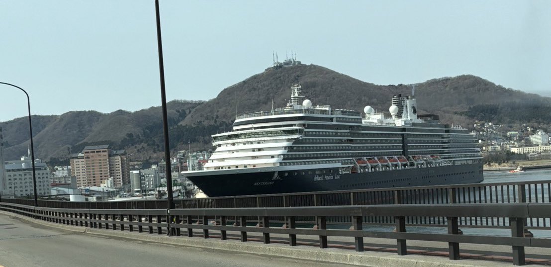 今年初の豪華客船🚢ﾊｺﾀﾞﾃﾆﾖｳｺｿ~🇯🇵

赤レンガ周りも海外の方で賑わってて
いつもと違う風景です🙂✨

どうぞ函館を満喫してください🙌🏻