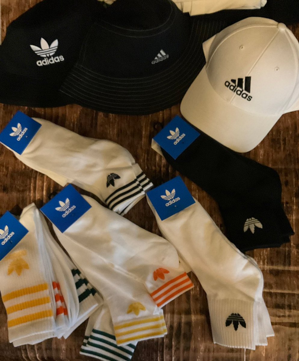 nii1225's tweet image. 先月うちに来た子達どす
SVハートホイール小、矢じり小、SVメタル大
2枚目の様にエンドに付けて前に垂らしとります

3枚目はゴローズ帰りに一気に買い込んだアディダスグッズ。欲しいのはまだ出てないだけ？らしいので、ウェア関係は見送り

また来月を楽しみだす^^

#ゴローズ
#goros 
#アディダス