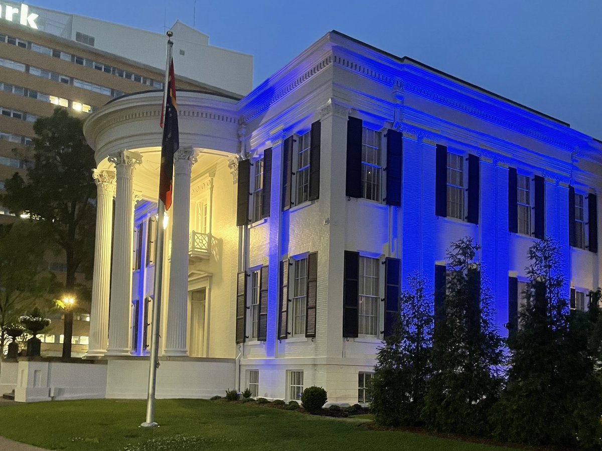 April is Child Abuse Prevention Month & we’re partnering with Children’s Advocacy Centers of Mississippi to light the Mansion blue! Every child deserves to be protected & have someone advocating for their safety & well-being! Thanks @CACMS for all you do for Mississippi kids!