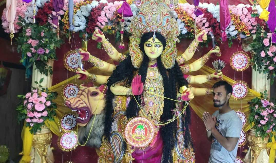 आदिशक्ति मां दुर्गा के तृतीय स्वरूप मां चंद्रघंटा अपने भक्तों को यशस्वी, वैभवशाली एवं सौभाग्यशाली जीवन का वरदान दें।

हर आंगन द्वार में शांति एवं समृद्धि का वास हो, ऐसी प्रार्थना है। Memories

🌺 #जय_माँ_चंद्रघंटा 🌺

#जय_माँ_अम्बे #चैत्र_नवरात्रि #नवरात्रि_2024
 #RRvsGT #GTvsRR