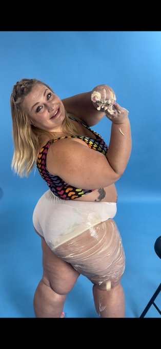 First ever sploshing with butter 🧈 clip out now on my only fans! As for &ldquo;soft as butter&rdquo;  https://t.co/qjdjYcRjLZ