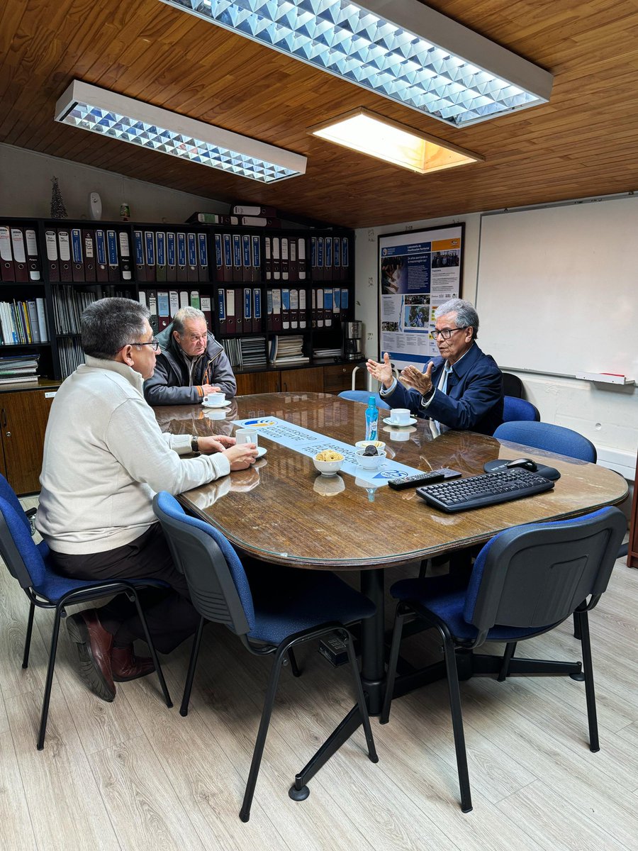 Hoy nos visitó en el <a href="/LPT_UCT/">LPT UCTemuco</a> @UC_TEMUCO <a href="/doctorado_ptys/">Doc en Planificación Territorial y Sustentabilidad</a> el reconocido científico a nivel mundial, Dr. Eleuterio Toro 

Gracias por sus sabios consejos y experiencia en investigación