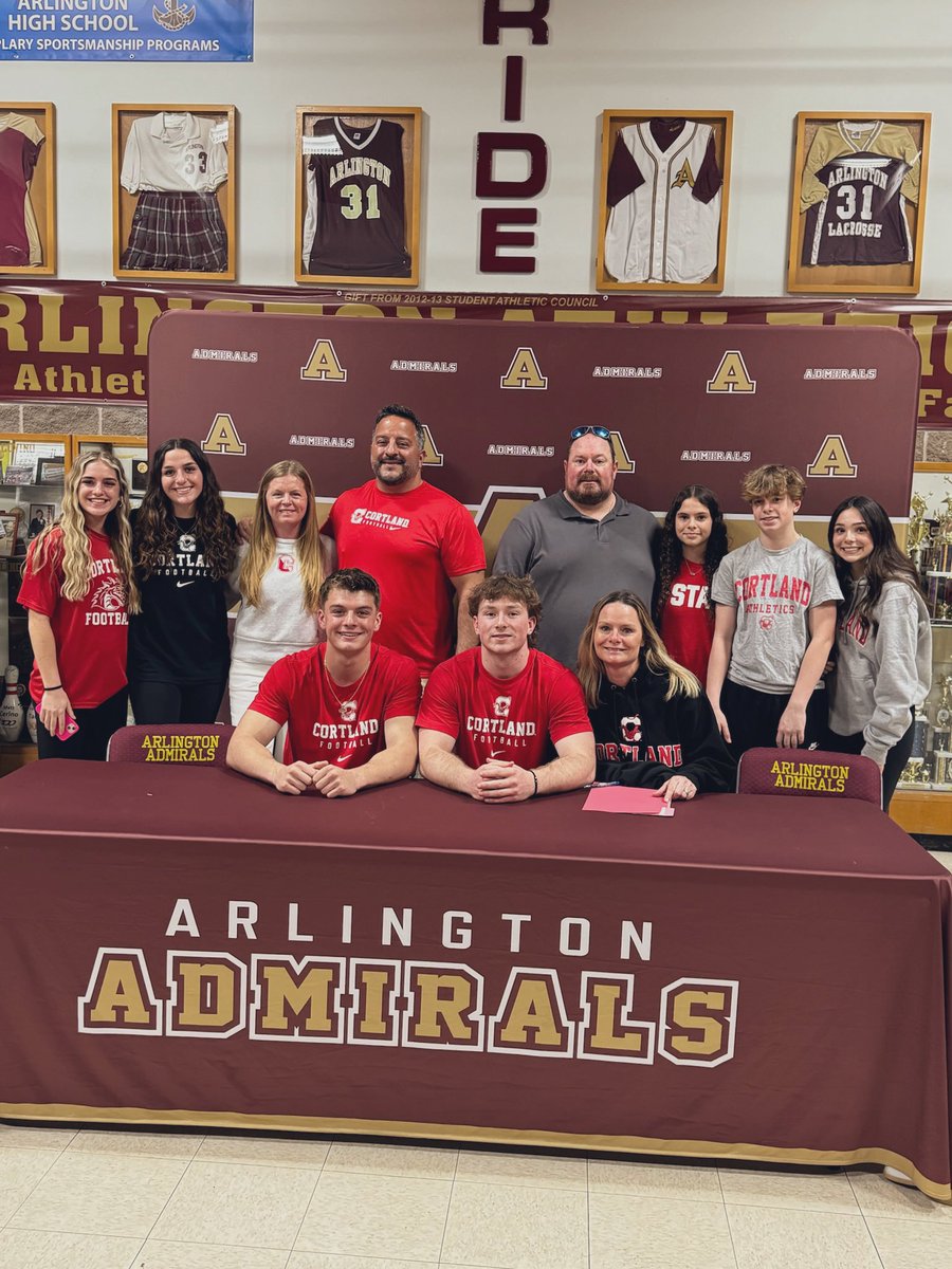 Mikey_Rescigno3's tweet photo. Officially a Red Dragon 🔴🐉. Couldn’t be more excited to get to work! Happy to be doing it alongside my brother! Always an Admiral ⚓️❤️@James_Dav36 @AdmiralFootball @_CoachFitz @CortlandFB https://t.co/3CS9tnkSzo