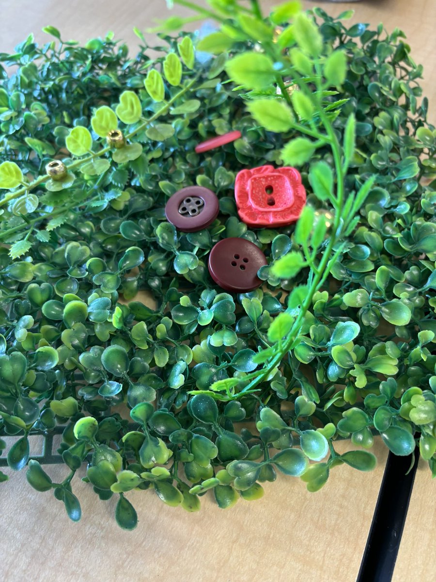 uhe_sd41's tweet photo. Story Workshop in action! Ms. Shuster’s kindergarten students have come up with some incredible story lines, thanks to these tools! We heard about everything from monkeys eating magical fruit to pirates looking for treasure! Can you guess which is which? #StoryWorkshop https://t.co/ltFElX6JnY