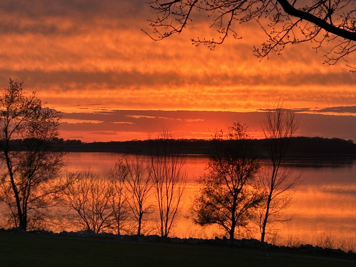 Where the sun meets the lake…. Smithville Lake ⁦<a href="/fox4wx/">Fox 4 Weather KC</a>⁩
