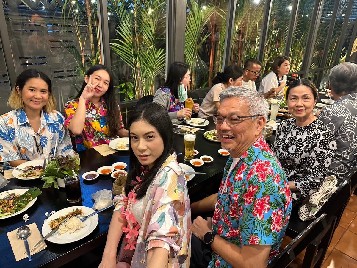 Apirak_BKK's tweet photo. ทีมวีฟาร์มร่วมส่งความสุข วันปีใหม่ไทย ต้อนรับเทศกาลสงกรานต์ปี 2567 #วีฟาร์ม #วีฟาร์มตะกร้า #ส่งใจให้joy #vfarm #vfarmtakra #vfoods #livehealthy #10thanniversary https://t.co/DG5brvH4AT