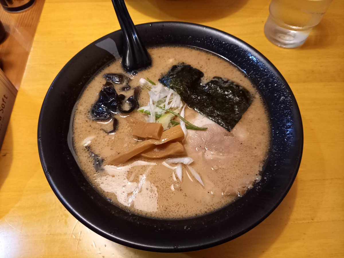 ラーメンどこでしょう？リターンズ。 ※その当時の画像です。 まだラーメン食べれないから過去の画像を。 2021年6月28日訪問。とある帯広市ラーメン屋さん。味噌ラーメン食べました。いい感じのスープでした。定期的に通ってたお店になりますね。また行きたいな。 どこでしょう？ #ラーメン　#帯広市