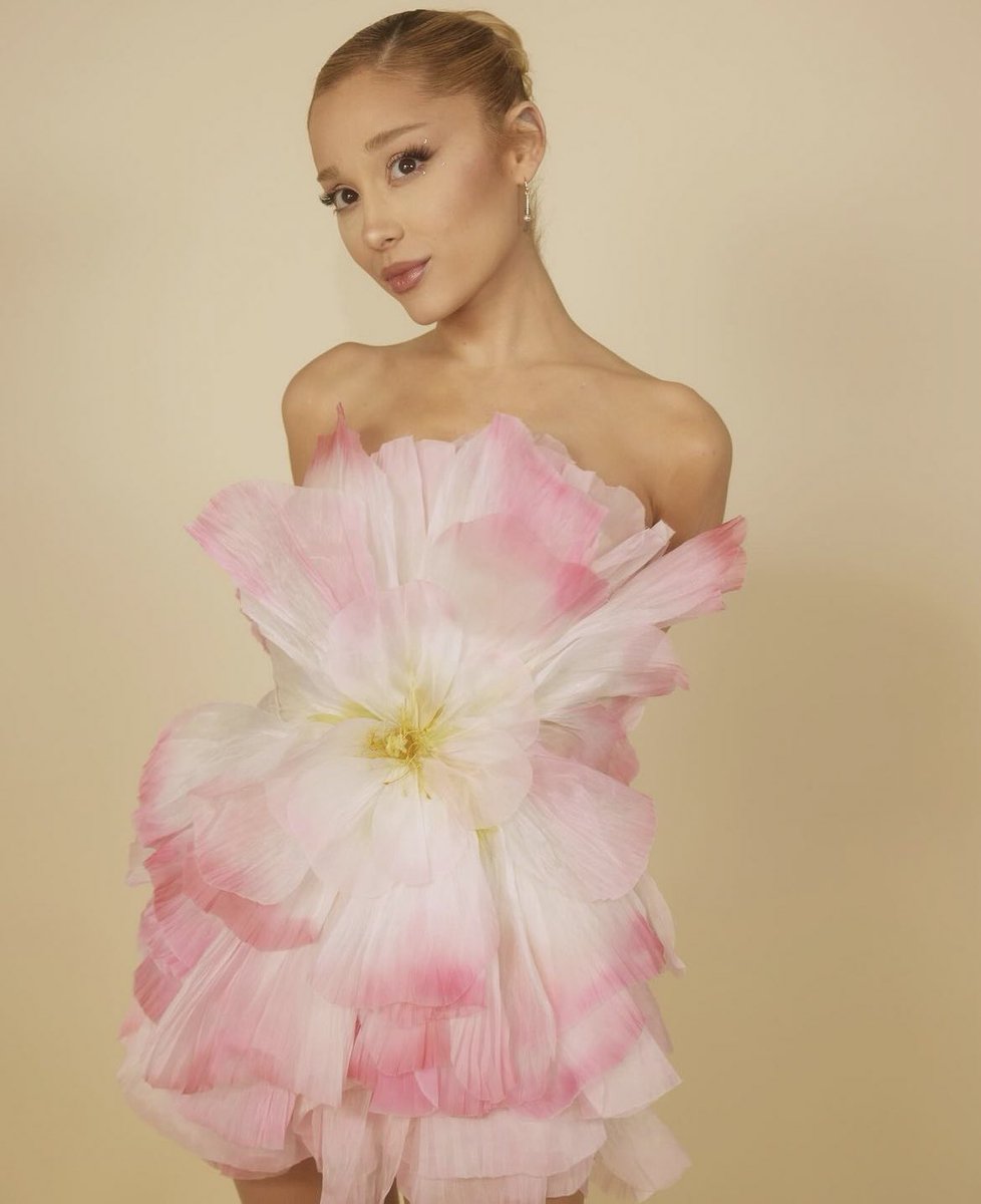 ArianaToday tweet picture