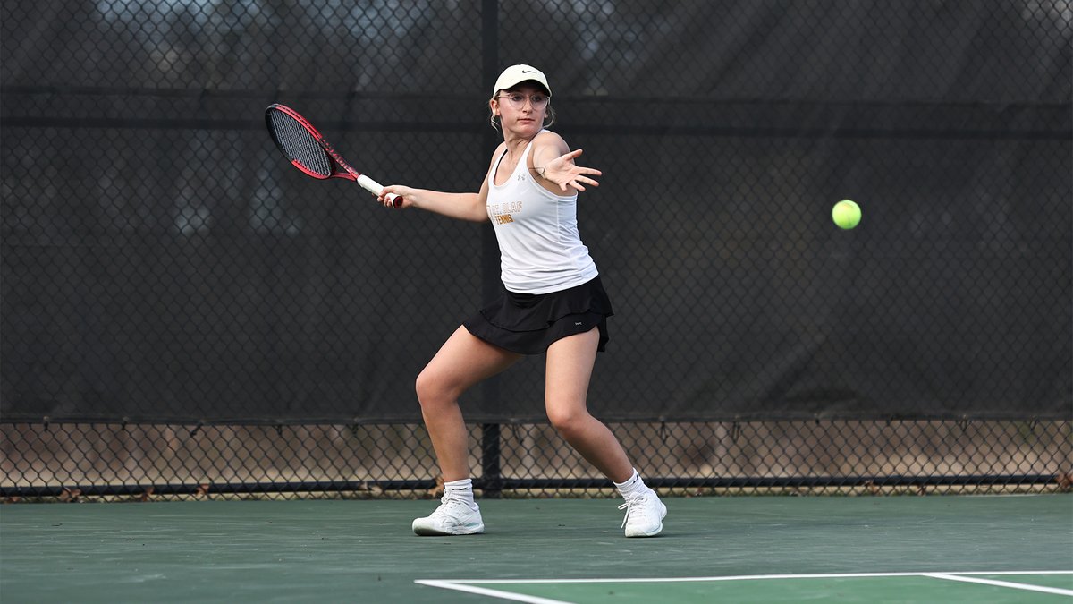 Women's tennis returned from a near two-week break with a 9-0 loss to undefeated and No. 21-ranked Carleton this afternoon. RECAP: athletics.stolaf.edu/news/2024/4/10… #OlePride | #d3tennis