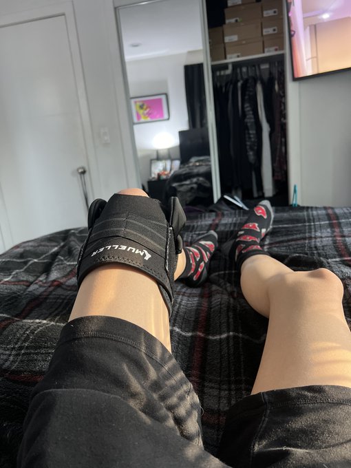 Off the crutches now who wants to film with a cripple🤭 https://t.co/44SkoRSpnp<a href="/tag/blowie"class="tags"><span>#blowie</span></a><a href="/tag/blower"class="tags"><span>#blower</span></a>