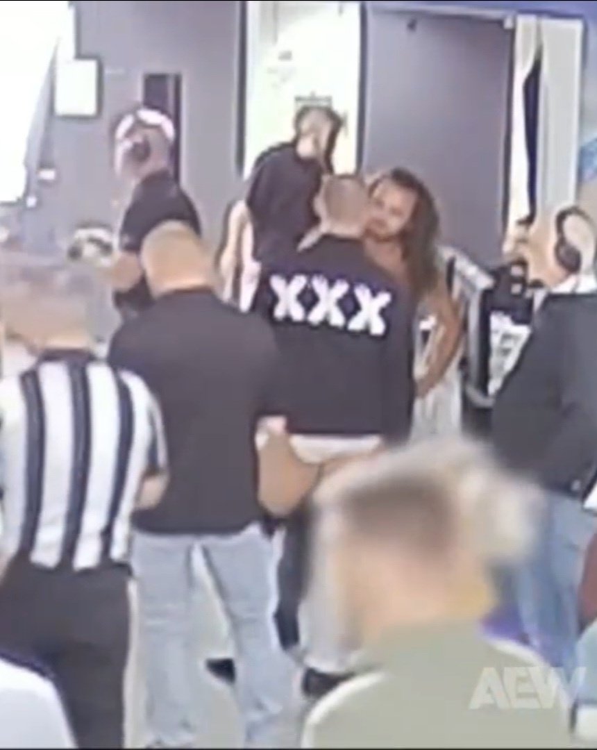 TopSuperKicker's tweet image. Longtime Punk fan and longtime Jack Perry hater here,

Phil Brooks assaulted his coworker over a petty comment.
He's in the wrong, undisputedly.