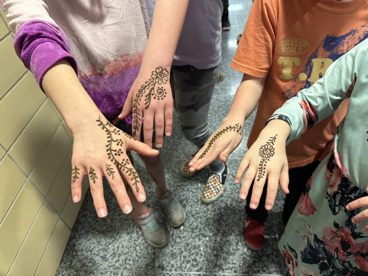 Meg_Kirs's tweet photo. What an amazing event put together by our art teacher and DEI Champions! The @WilsonHillElem Diversity and Art Fair was so much fun! https://t.co/6VmgxbEqKr