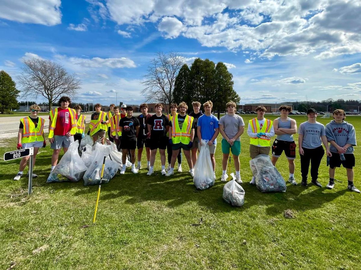 ArrowheadFB's tweet photo. We Adopted a highwAy!!!

The boys volunteered today to get our highwAy cleaned up and proper!!! Great Job Boys!!! 

#highwAy https://t.co/sxY3ygSXwX