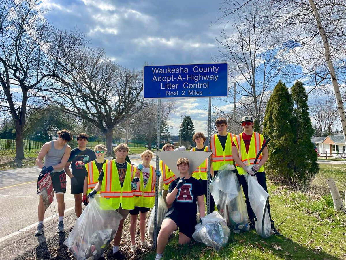ArrowheadFB's tweet photo. We Adopted a highwAy!!!

The boys volunteered today to get our highwAy cleaned up and proper!!! Great Job Boys!!! 

#highwAy https://t.co/sxY3ygSXwX