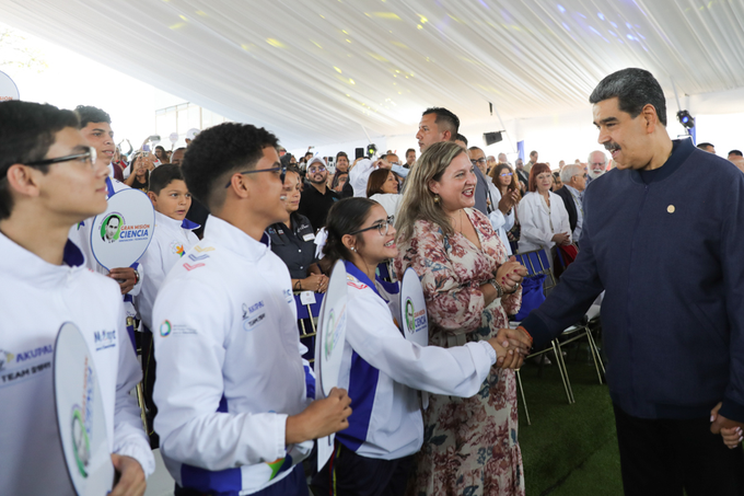 #10Abr | El 1er objetivo de la Gran Misión Ciencia, Tecnología e Innovación es garantizar la captación y permanencia de los niños, niñas y jóvenes en la ruta del conocimiento científico, promoviendo el amor e interés por la ciencia, la tecnología y la innovación. 

(1/2)