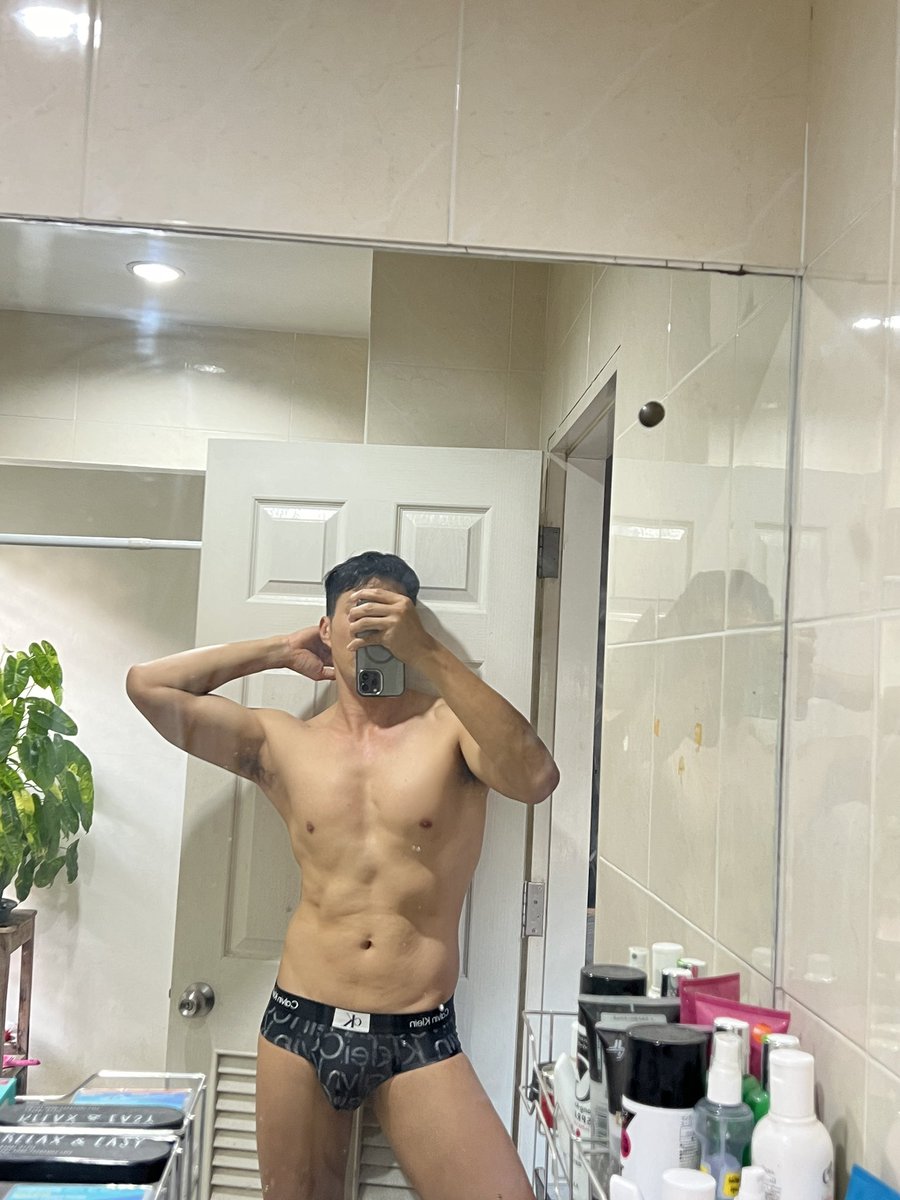 heyaui's tweet photo. ทำงานวันสุดท้ายละ เย้ๆๆหยุดสงกรานต์ไหนกันคับ https://t.co/dFB0FnfpvS