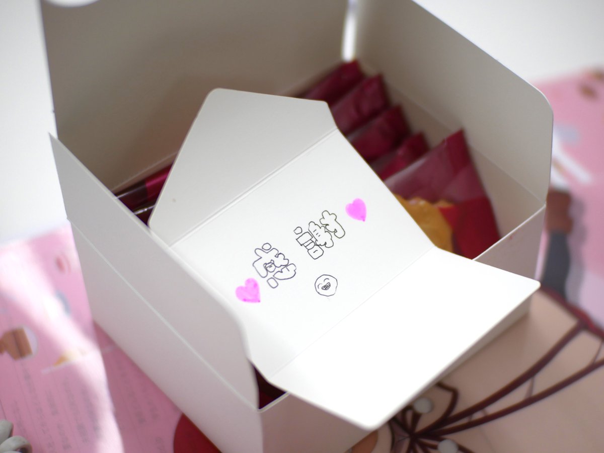 oscd_csc's tweet image. 24卒の印刷会社に入社したコミックアートコースの卒業生から、研修で作成したパッケージとお菓子をいただきました🌸
素敵なプレゼント、ありがとうございます✨

#大阪総合デザイン専門学校
#企業公式相互フォロー
#oscd