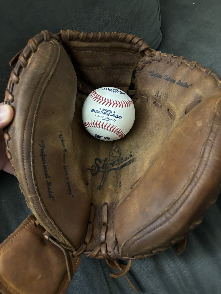 Anyone else watch baseball, while throwing around a baseball???

My wife doesn’t like the scuffs on the ceiling, but I keep explaining they are minimal superficial marks at best. 

#mlb #baseball #shoelessjoe