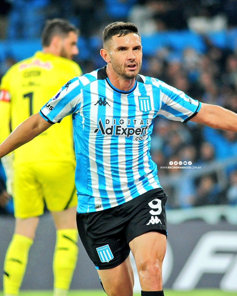 RacingManiacos's tweet photo. LOS NÚMEROS DE MARAVILLA MARTÍNEZ EN #RACING 🔥😍

🎓 16 partidos
⚽️ 14 goles
🦶 2 asistencias

¡VAMOS, GOLEADOR! 💙 https://t.co/38FK1EHFtM