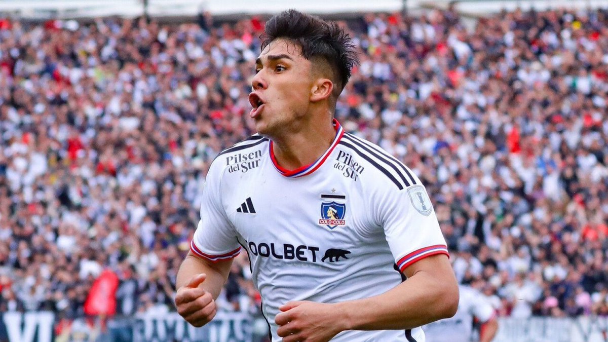 Cuando se hinche a hacer goles en Italia no quiero ver a ningun weon subiendose al barco y hacer esos tweets de mierda de "mi canterano" y la wea, les tengo anotados los nombres a todas las zorras culias que le soltaron la mano 🚬