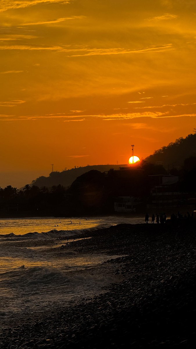 Una melodía de serenidad y paz. 🌊🤩 Dale ▶️ vm.tiktok.com/ZMMxdbpgd/ #SurfCity #ElSalvador