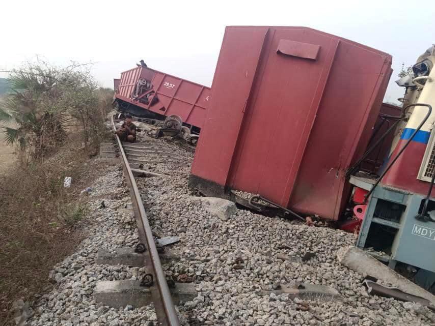 On April 10, 2024, #KNU and #PDF terrorists carried out an IED attack on a freight train traveling from Yangon to MawLaMyaing near Thaton Township in Mon State.  Is the revolution of @NUGMyanmar #PDF #KNU?
@MayWongCNA @XHNews @hrw @HRWMyanmar @ASEAN @TostevinM @BKK_POST @cnni