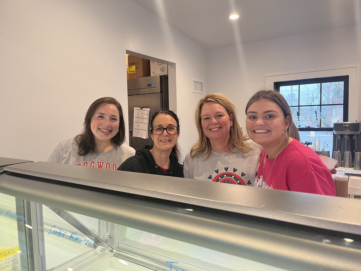 The Dogwood community did not disappoint! Thank you so much to our teachers and Mrs. Carpenter for their support and participation! Mystery Scooper night at Mickey’s was a success! #DELPTA