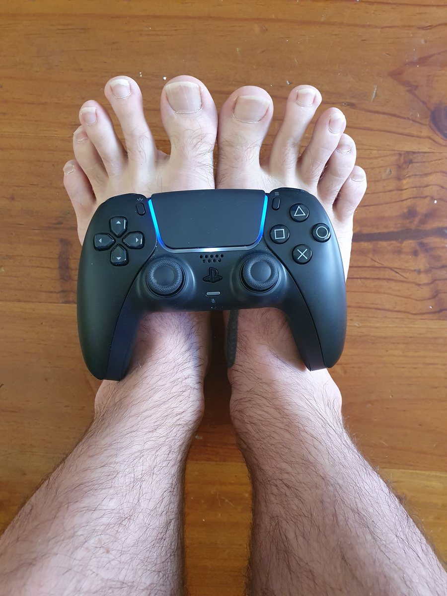 ShadowSirenXO's tweet photo. Fresh out of the bath and waiting for you to apply the lotion while I play 🧴😏

#feet #feet_pic #FeetFridays #foot #FOOTFETİSH #footworshi̇p #footdom #feetcontent #feetfinder #feetlover #barefoot #RT #follow #ps5 https://t.co/hVO285BgEc