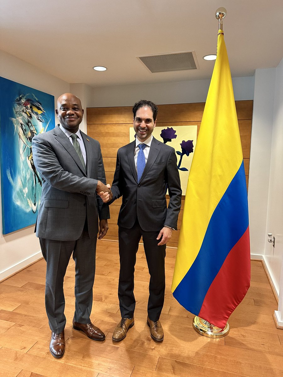 Minister Murillo and Assistant Administrator for @USAID's Bureau for Latin America and the Caribbean Michael Camilleri, advanced in priority cooperation areas for Colombia and the United States.