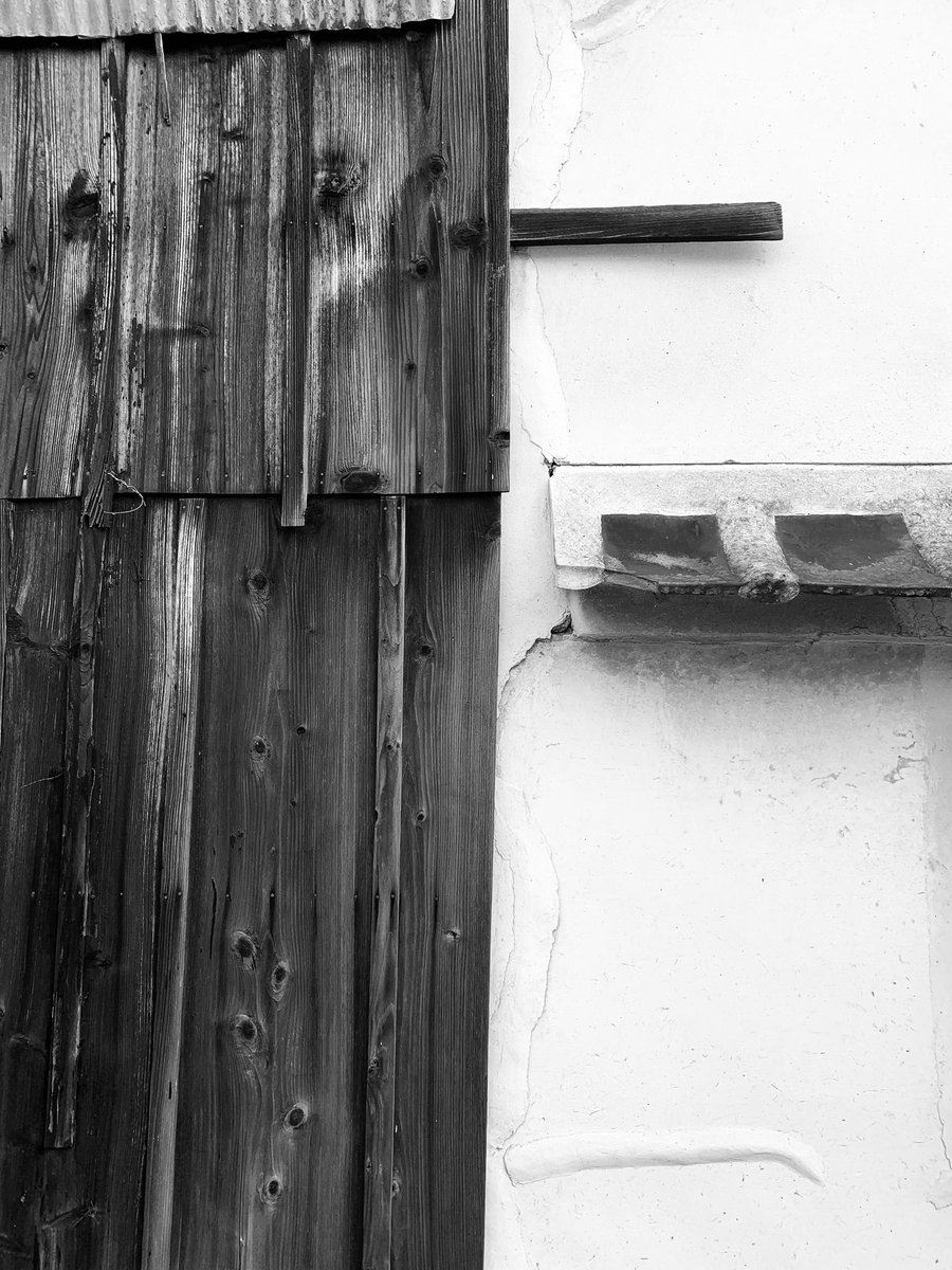 Wall.
#warehousestylehouse
#wall
#traditionalstylejapanesehousewall
#classicstylejapanesehousewall
#oldhouse
#壁
#蔵造りの家
#古民家
#monochromephotograph
#blackandgrayphoto