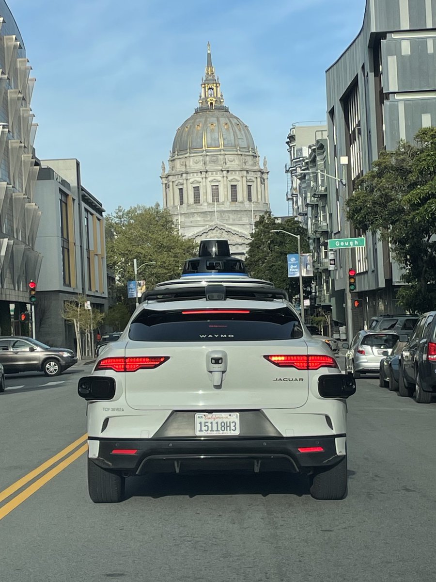 Driverless taxi #SanFrancisco ⁦@WaymoCommunity⁩