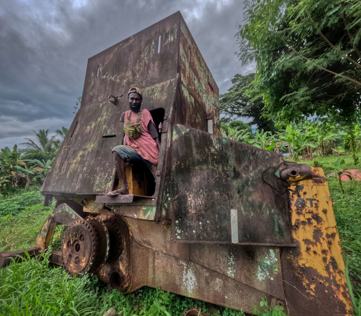 Originally a bulldozer, this earthmoving plant was modified and used as an armoured tank by the Bougainville Revolutionary Army during #PNG's Bougainville Crisis. Today it sits as a steel witness to what was, and what is. Located next to Tupukas River near Arawa (Photo: BID)