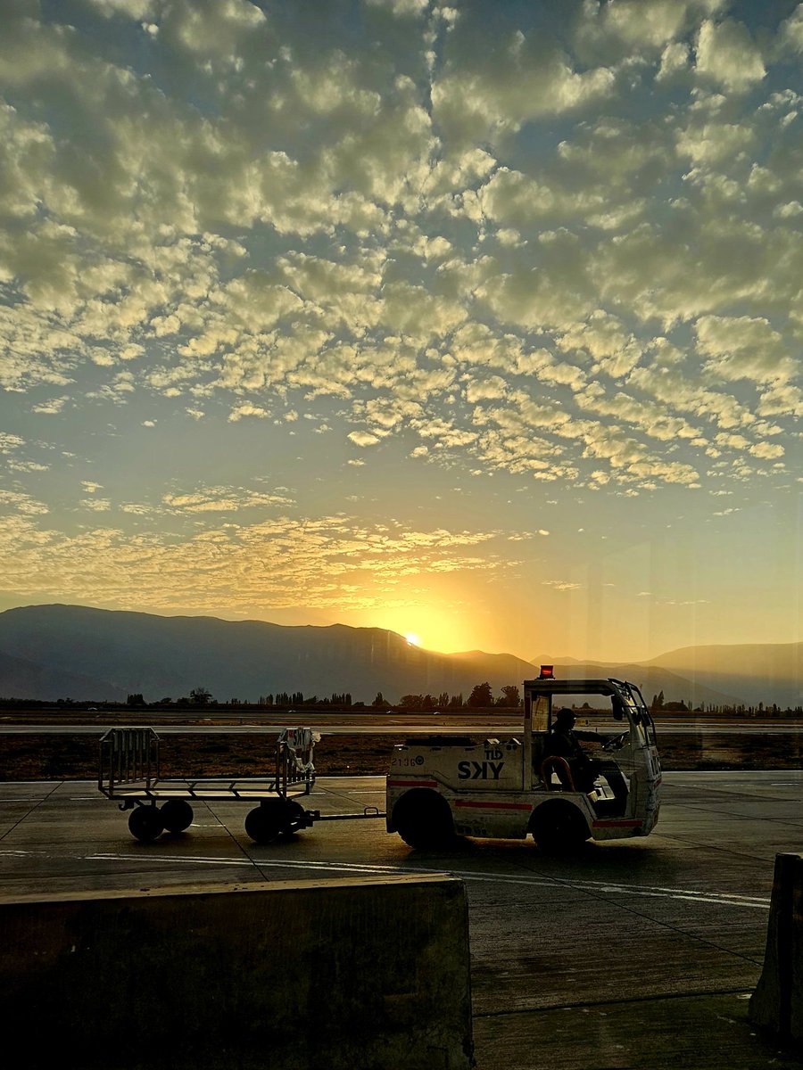 Imágenes del atardecer en aeropuerto @NuevoPudahuel