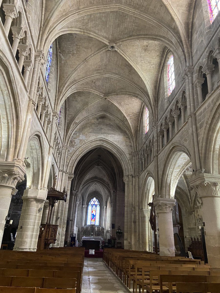 cvelasco18's tweet photo. @Arteymas_ Interior de la ⛪️ #Auvers-Sur-Oise #Francia #VanGogh https://t.co/cl42XYhZPP