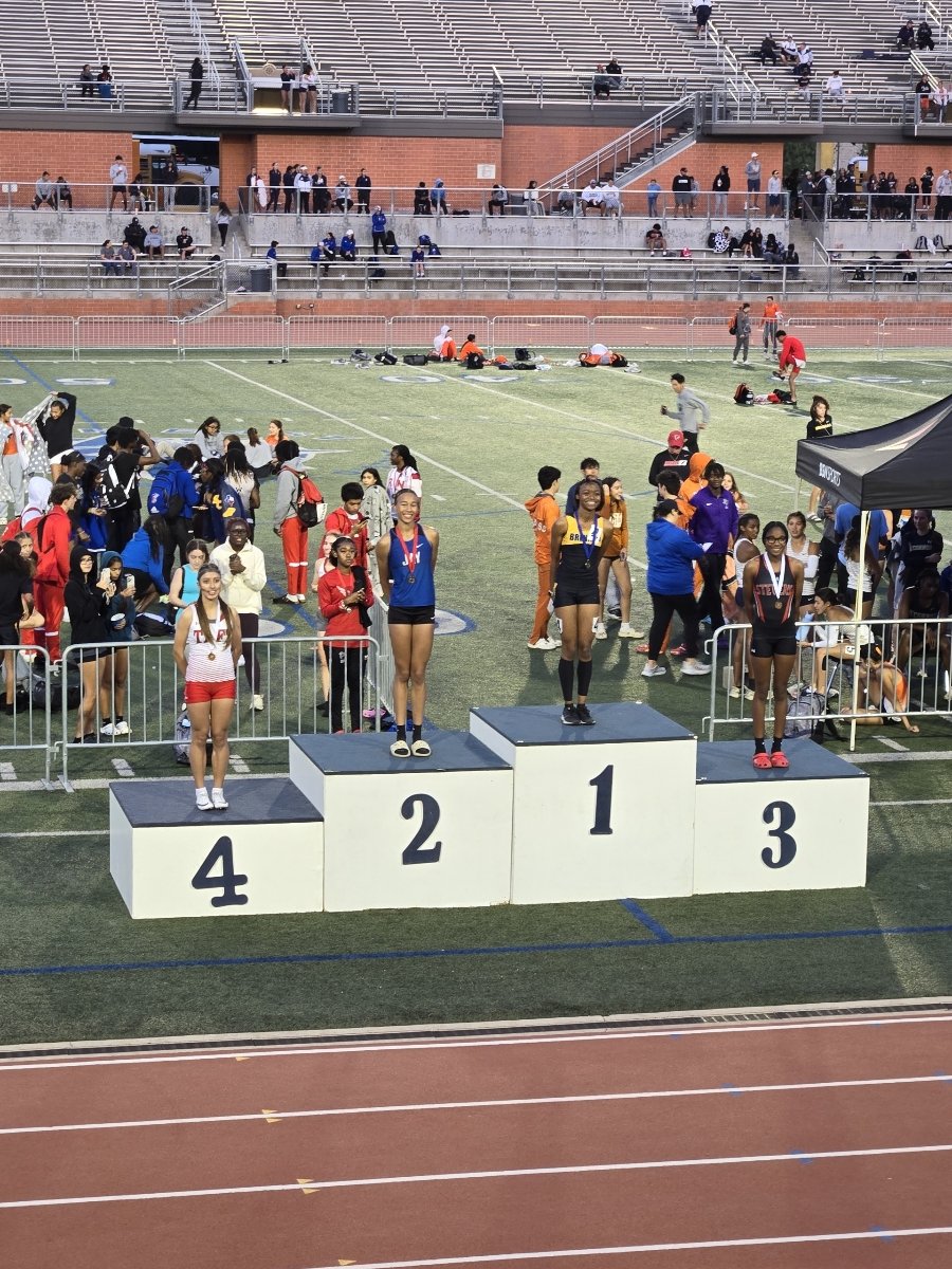 Congratulations to Regional Qualifier Shyniece Davis!!! She is the Area Champion in the 200m Dash with a time of 25.3 and took 2nd place in the 400m Dash with a time of 58.01! @JHSGirlsAthl @NISDJay