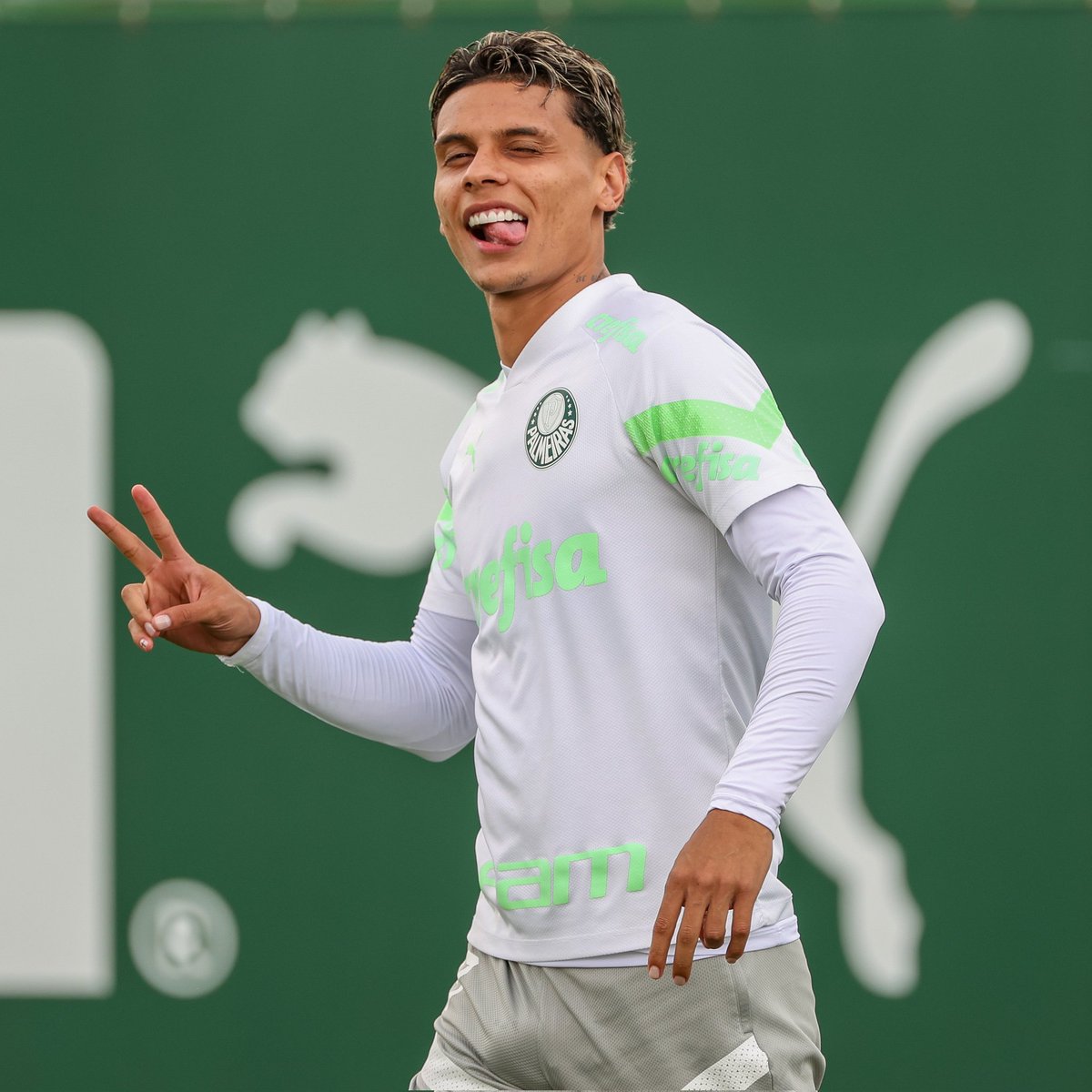 richardriosfans's tweet photo. fotinhas aleatórias 🤭
#PALxSAN #verdazzo #Paulistão2024 #verdao #sep1914 #Palmeiras #manchaverde #AvantiPalestra #richardrios #meupalmeiras #PaulistãoNaCazéTV #PaulistãoSicredi #septt #ConmebolLibertadores #CONMEBOL https://t.co/G48tFHZB1q