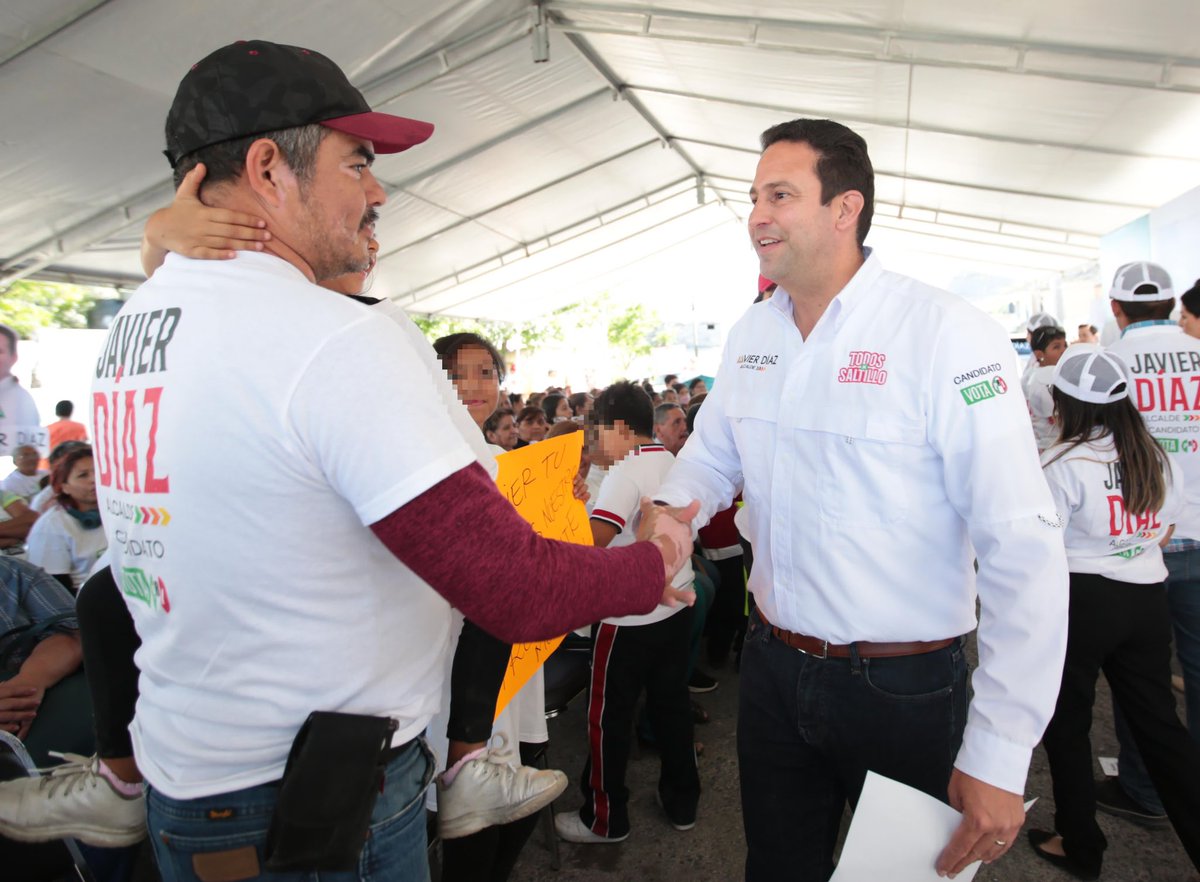 ¡Gracias a las y los vecinos de la colonia Guayulera por su gran recibimiento! Vamos a trabajar junt@s por la seguridad, pavimentación, bacheo, servicios públicos y apoyos sociales para ustedes #PorAmoraSaltillo #JavierDíazAlcalde