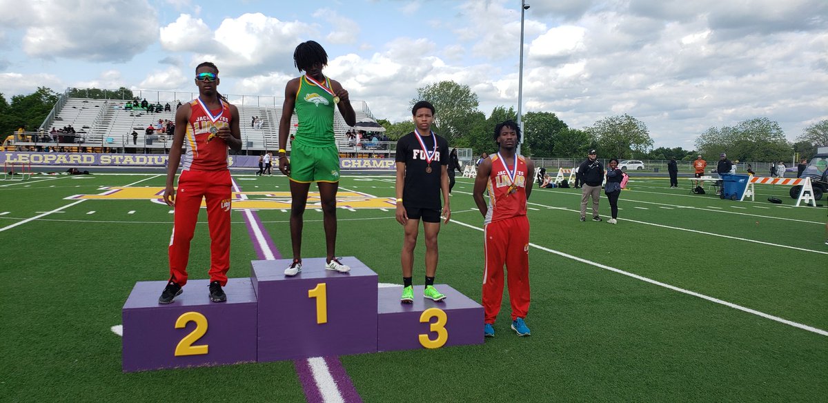 Regional Qualifiers in the 800, 400, and 4 x 400 @LamarSmithJr3 @TerrenceJ25 @Jdwallace_ @JamesT29320 @CoachWritt @youngkeith36205 @JackYatesHigh @stephsquare @jyathletics @JRocMyers #allin 💨💨🥈🥉🏅