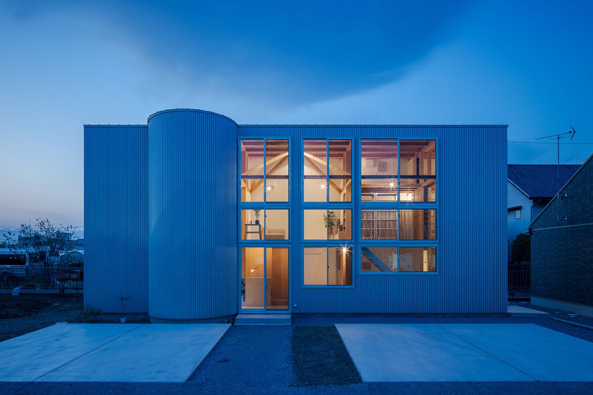 job_archiphoto's tweet photo. 【建築求人情報】

“生き方や価値観に 最も似合う建築を”をヴィジョンに掲げる「SNARK Inc.」が、設計スタッフ（経験者・既卒）とアルバイトを募集中

求人タグ：既卒・第二新卒可 / 実務経験者優遇 / 資格所有者優遇

詳細はリプライ欄の🔗より #ad https://t.co/Q2hhEVGJU6