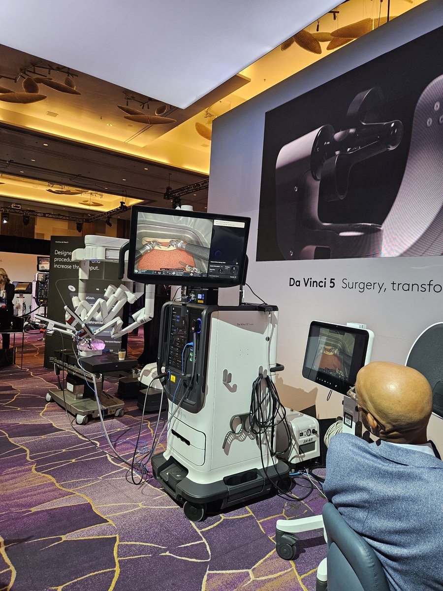 pfh001's tweet photo. The new da Vinci 5, has a wireless phone charging station at the console! Can't wait until we get one #intuitiveconnect #ucdurology https://t.co/6niqj4QwSB