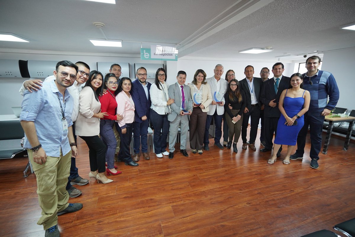 BanEcuadorBP's tweet photo. 🙌🏻 Estamos orgullosos de anunciar la reinauguración de nuestra agencia en #Chunchi, #Chimborazo.

🇪🇨💪🏻 ¡Continuamos comprometidos con mejorar tu experiencia financiera en todo el país! 

#ElNuevoEcuador https://t.co/6nrPSoMhfF