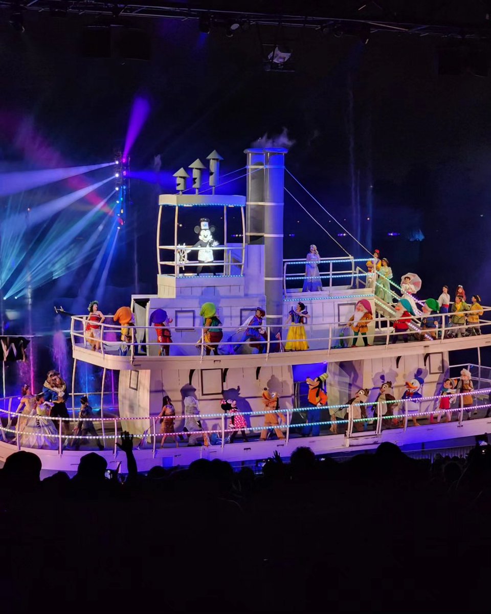RadioDisneyMX's tweet photo. ¡Diversión en Disney's Hollywood Studios! 🌟

Exploramos Toy Story Land,  Star Wars Galaxy’s Edge  ¡Y cerramos con broche de oro disfrutando del increíble show de Fantasmic! 🚀

 ¡Un día mágico que recordaremos siempre! 💖 💫

#WaltDisneyWorld #DisneyWorldChallenge https://t.co/970yjdAVLF