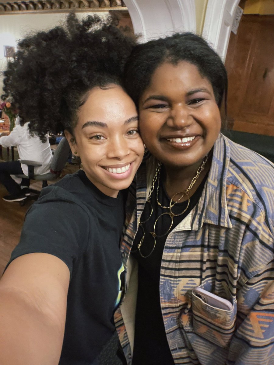 this morning @That_SoulSister became the 4th Black woman to earn a physics PhD from the University of Chicago. congratulations Dr. Andrea Bryant, so very proud of you !! 💘