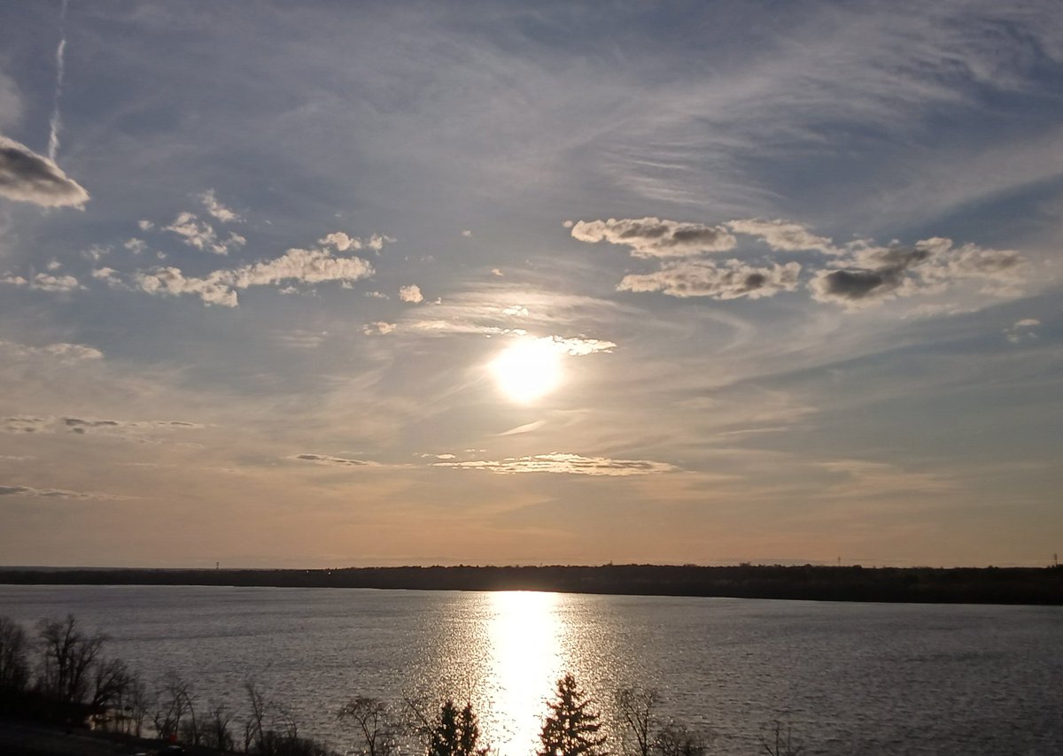 Was setting up beautifully for an awesome #OttawaRiverSunset this evening #GloryToGod #Ottawa #OttawaRiver #ShareYourWeather