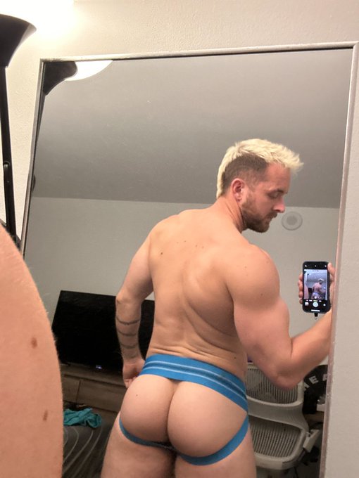 I guess this will do #HumpDay https://t.co/6mv7DYMWdr<a href="/tag/humpday"class="tags">#HumpDay</a>
