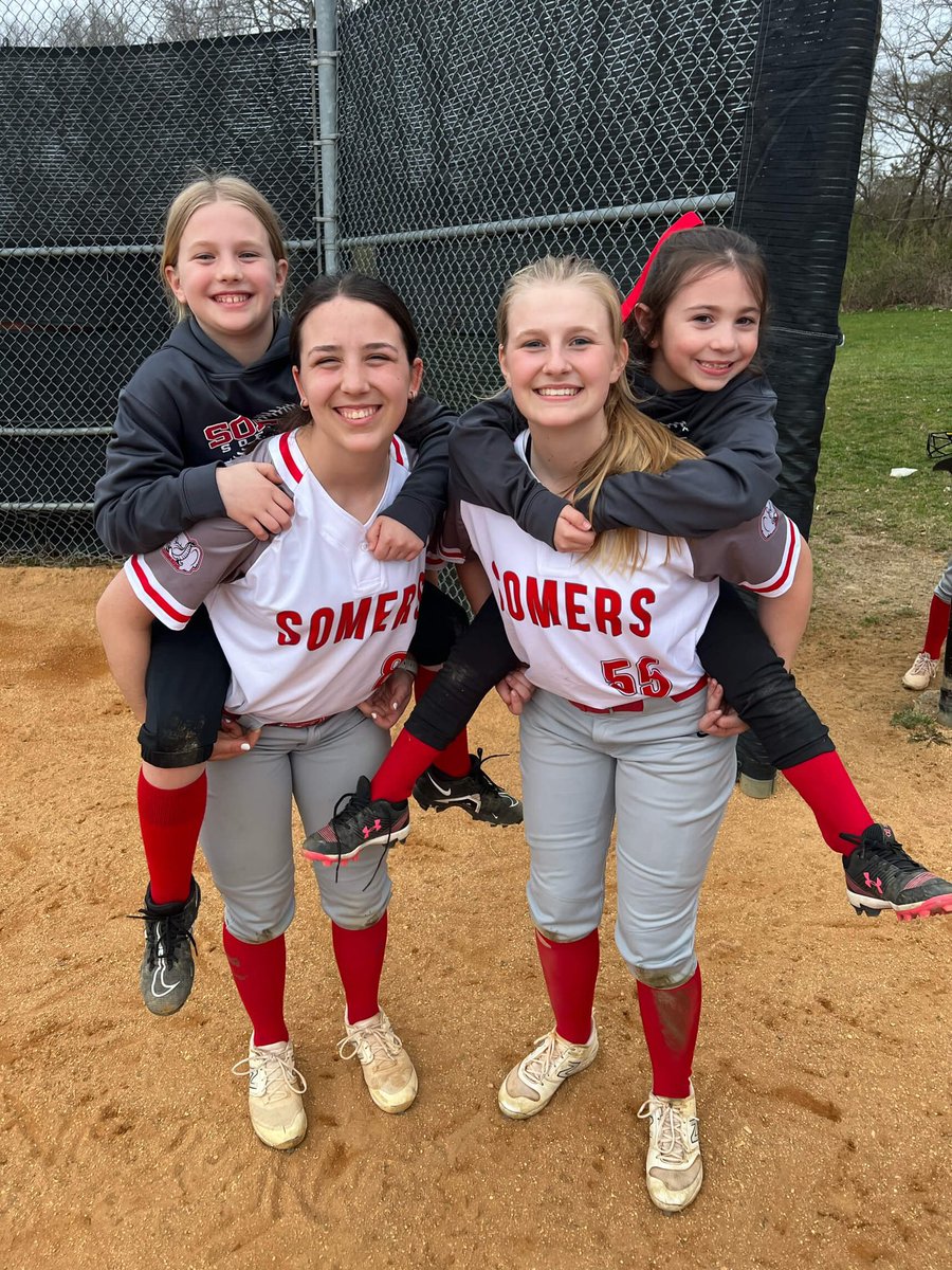 Couldn’t have had such a great game without our batgirls!!! Thank you to Bella and Grace for showing your somers spirit and helping us out today❤️🖤❤️