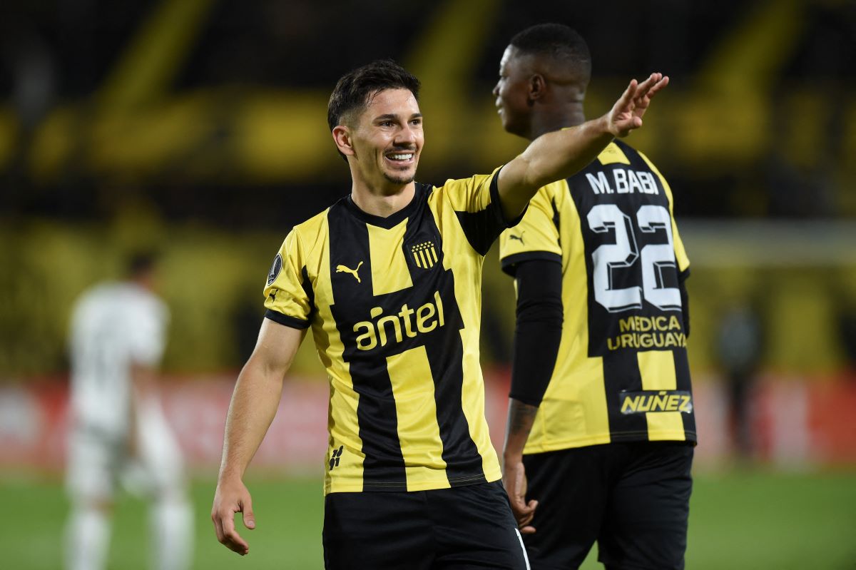 #Peñarol 5-0 Caracas: La noche que despertó un gigante de América. Fue ante un rival muy débil, es cierto, pero eso no le quita méritos porque ante equipos de similares características no fue tan contundente y hasta perdió laoraldeportiva.com.uy/2024/04/10/pen…