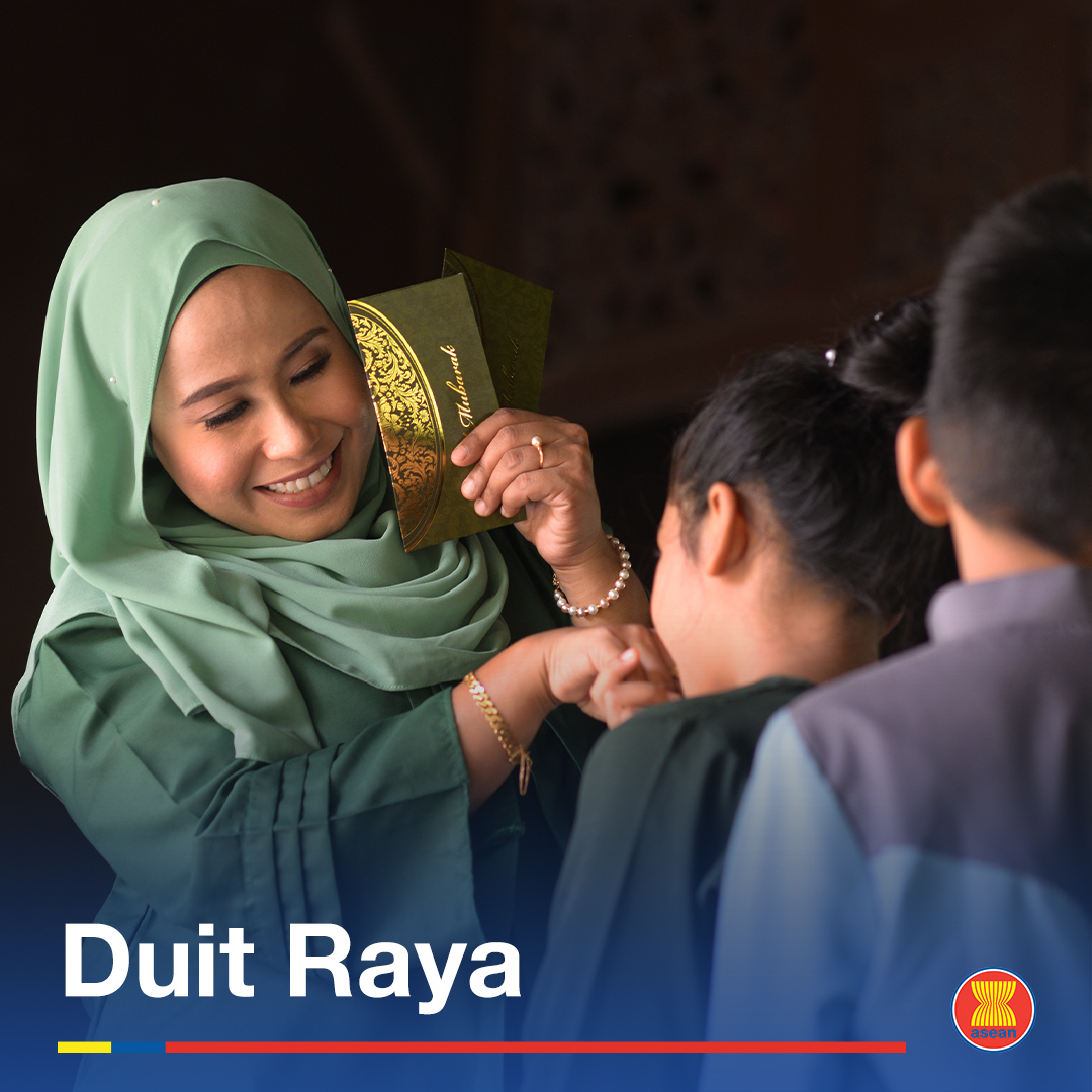 During Eid Fitr, our Bruneians, Indonesians, and Malaysian friends have a unique cultural tradition of gift-giving. This tradition is known as “duit raya” in Brunei Darussalam and Malaysia and “salam tempel” in Indonesia as a symbol of blessing and generosity.

#ASEANCulture